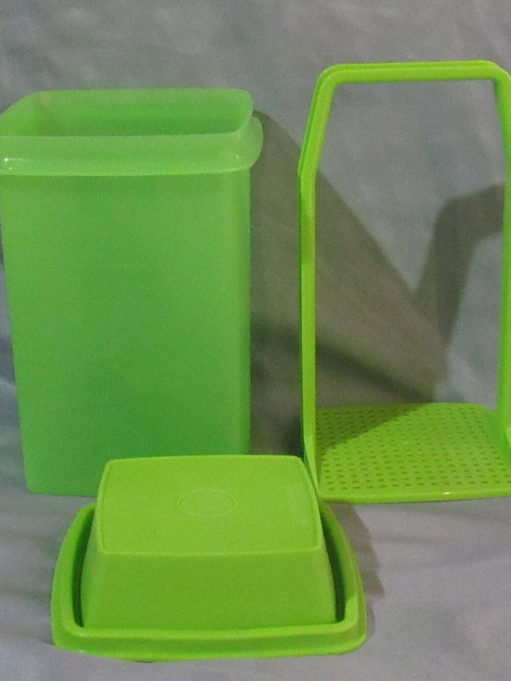 Tupperware Pick-A-Deli Pickle Keeper 8 Cup Large 1560 Bright Green Y865